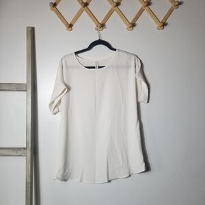 ZENANA OUTFITTERS WOMEN'S CREAMY WHITE BLOUSE SIZE MEDIUM (SEE ALL PHOTOS)